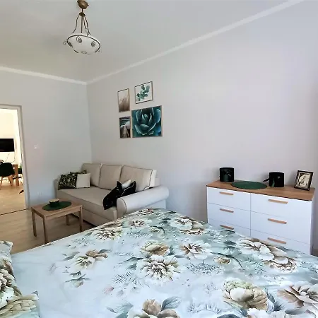 Szmaragdowy Apartament Przy Ulicy Opolskiej Tarnowskie Gory Exterior photo